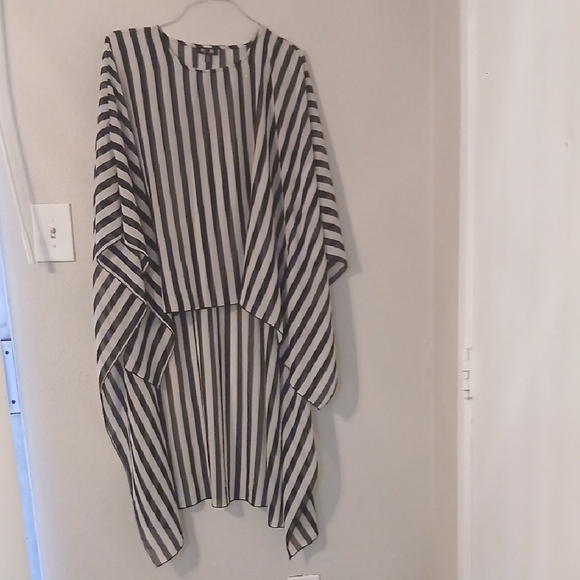 iky and me Tops - Black and White Asymmetrical Dolman Sleeve Tunic